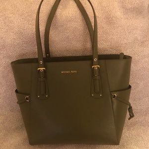 Michael Kors Voyager Handbag